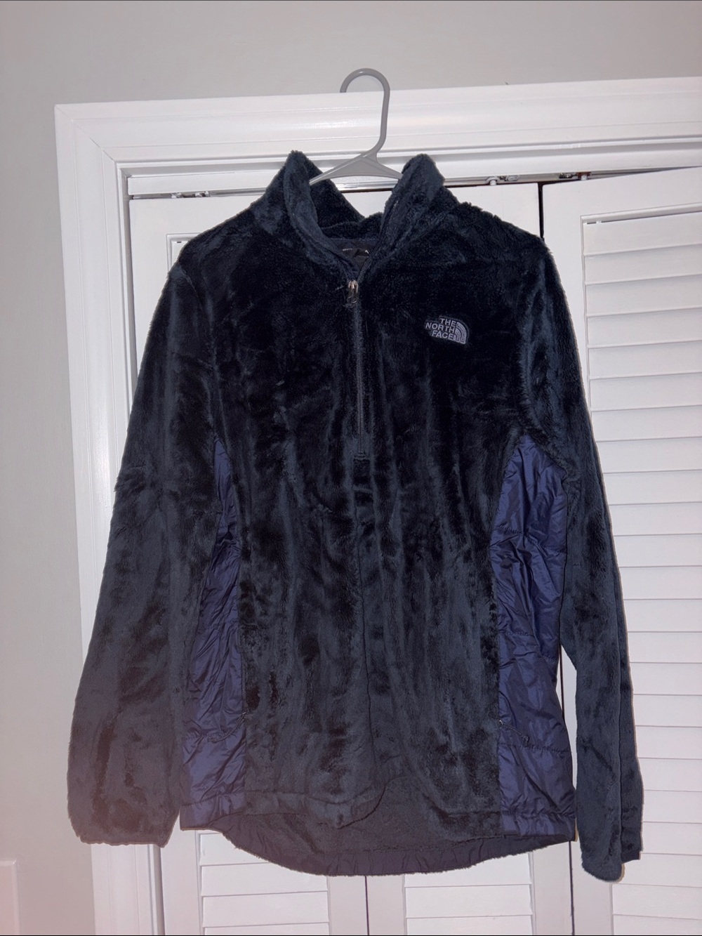 NWOT The North Face Black and Navy Plush Hooded Fleece Jacket
